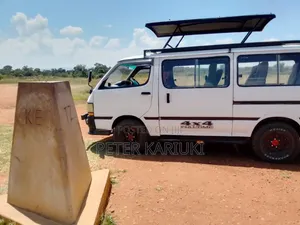 Toyota Grand HiAce 2002 White