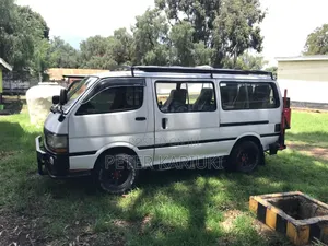 Toyota Grand HiAce 2002 White