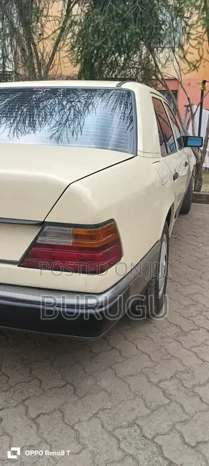 Mercedes-Benz W124 1992 Beige