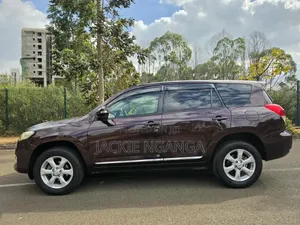 Toyota Vanguard 2011 Maroon