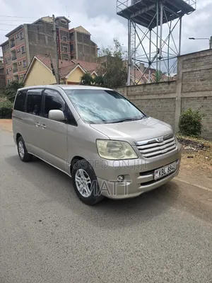 Toyota Noah 2007 Gold