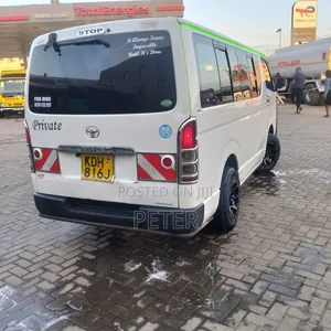 Toyota HiAce 2013 White