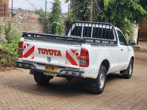 Toyota Hilux 2010 White