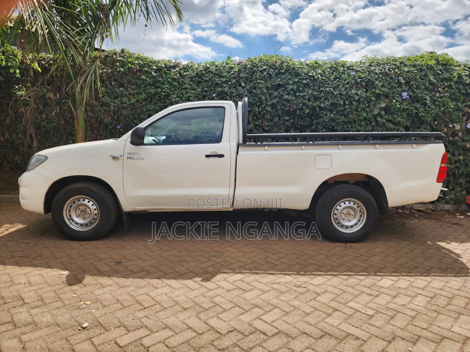 Toyota Hilux 2010 White