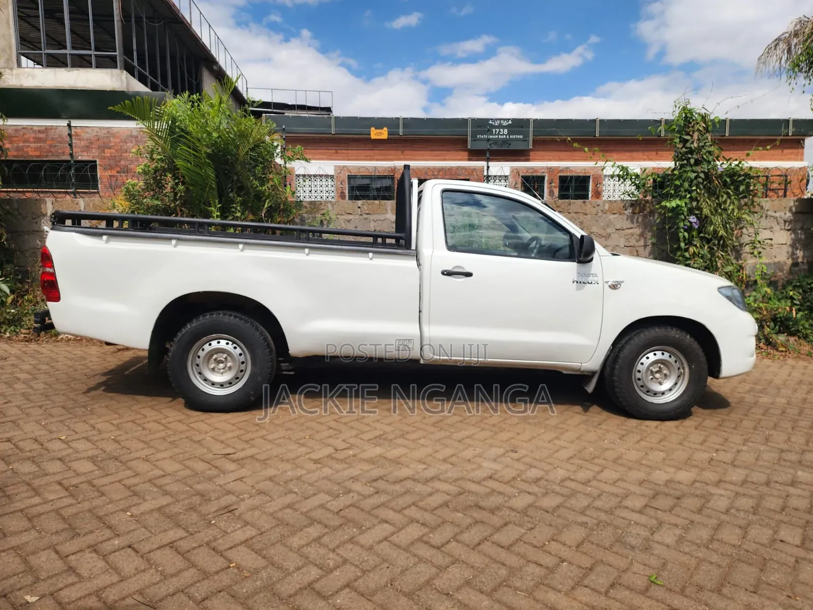 Toyota Hilux 2010 White