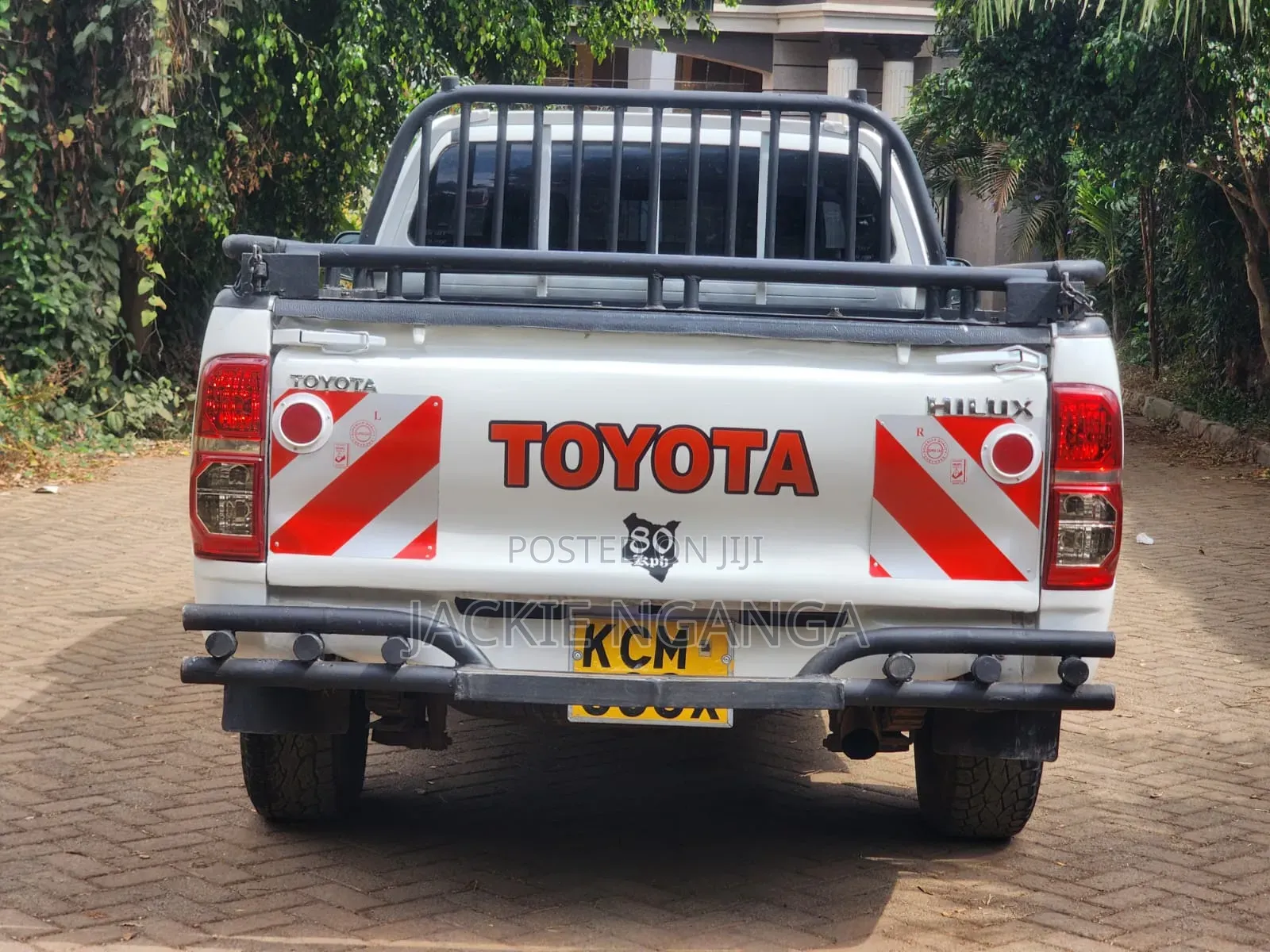 Toyota Hilux 2010 White
