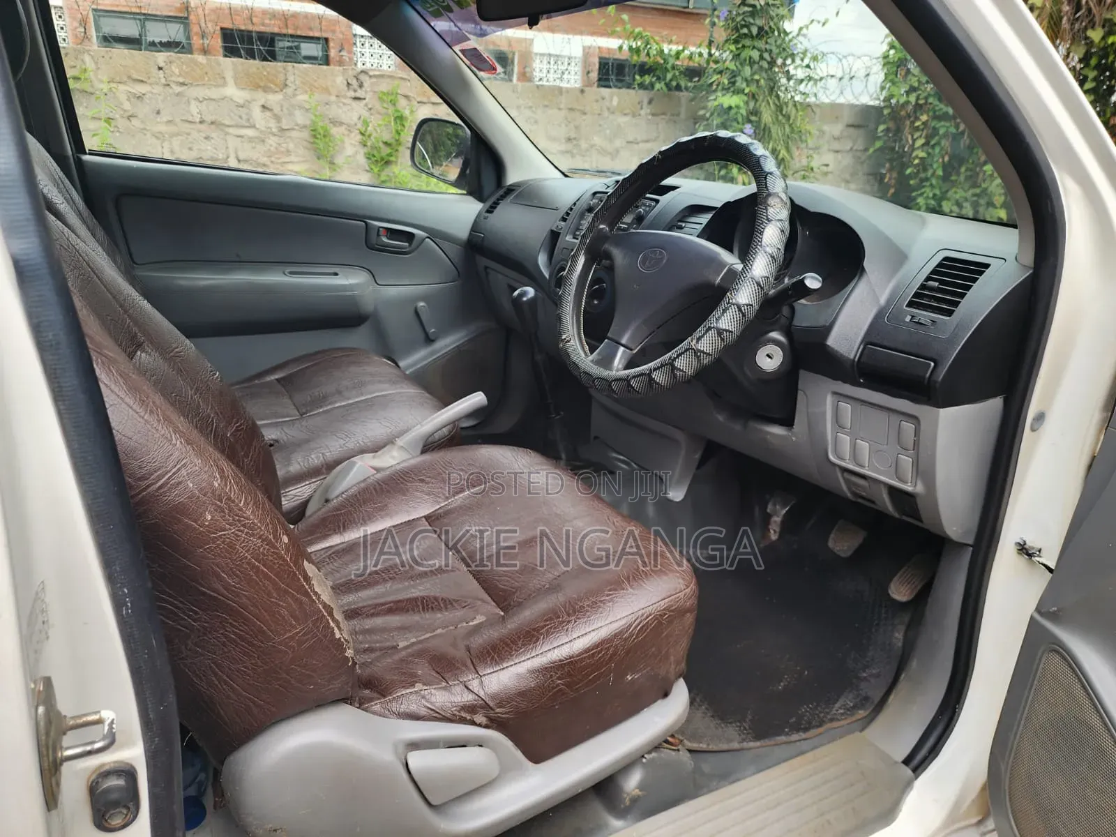 Toyota Hilux 2010 White