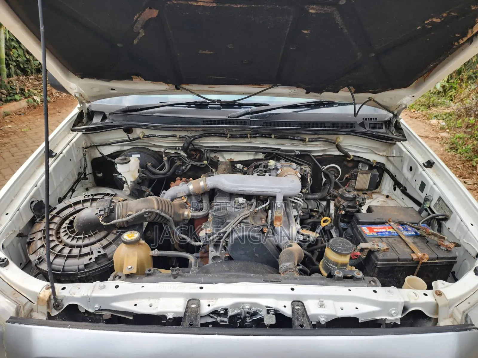 Toyota Hilux 2010 White