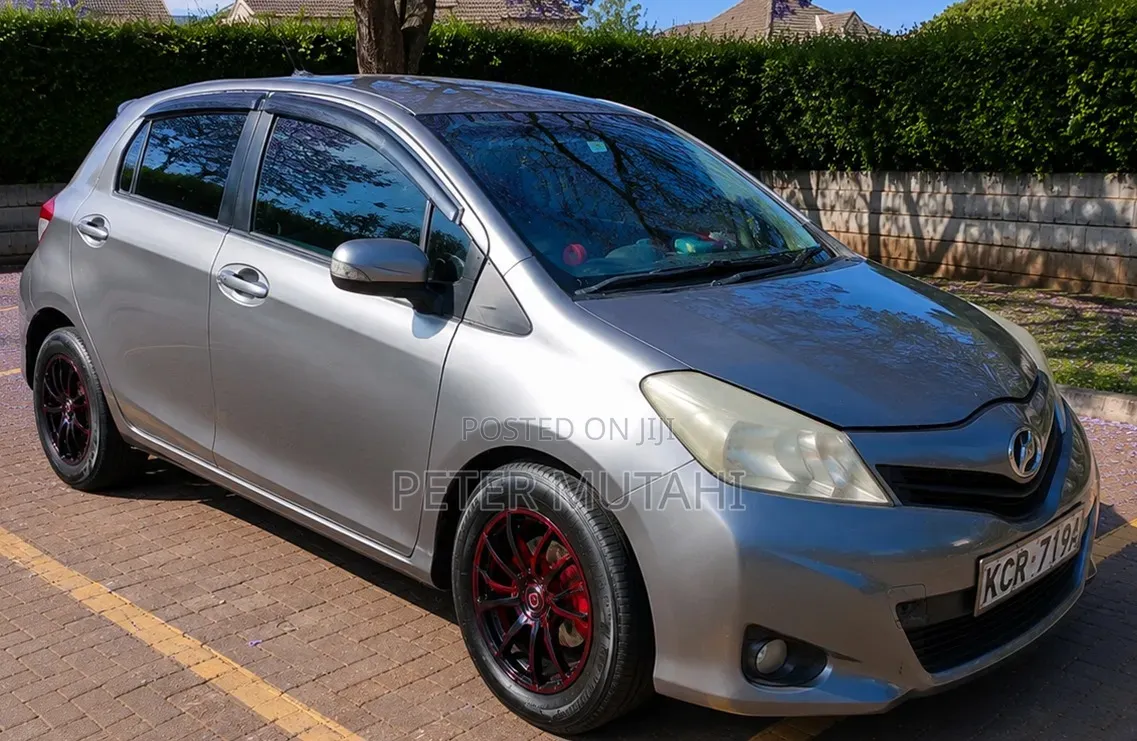 Toyota Vitz 2011 Gray