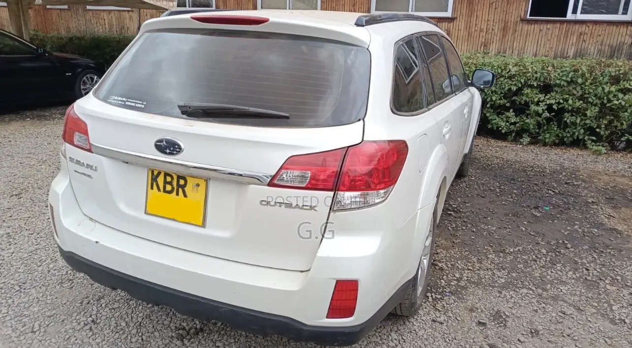Subaru Outback 2021 White