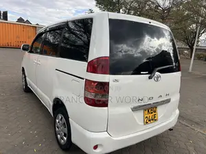 Toyota Noah 2006 Off white