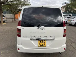 Toyota Noah 2006 Off white