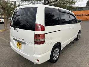 Toyota Noah 2006 Off white