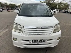 Toyota Noah 2006 Off white