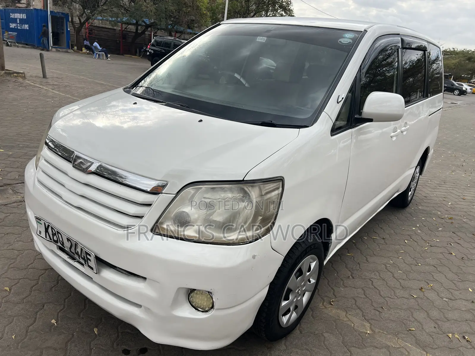 Toyota Noah 2006 Off white