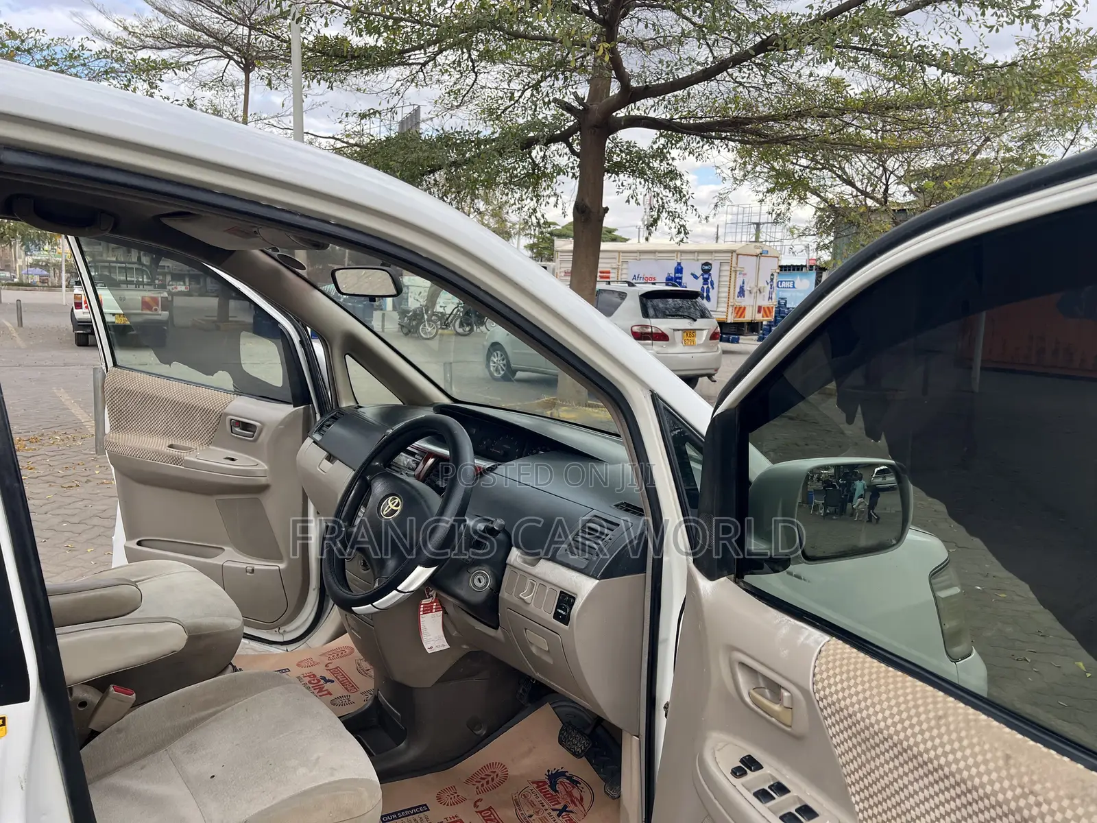 Toyota Noah 2006 Off white