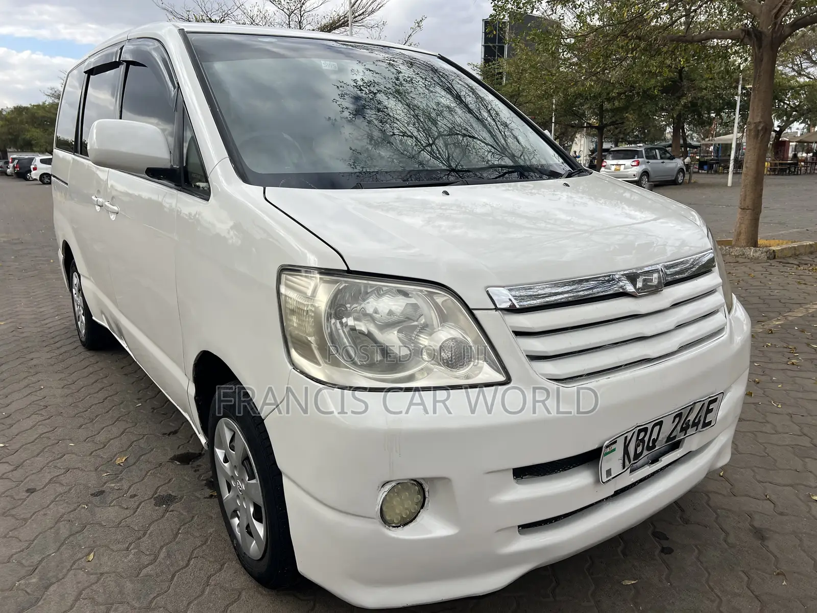 Toyota Noah 2006 Off white