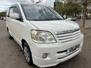 Toyota Noah 2006 Off white