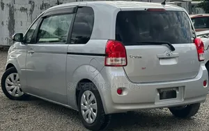 Toyota Sienta 2019 Silver