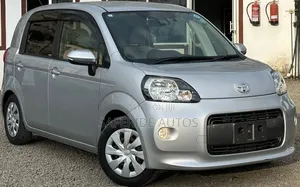 Toyota Sienta 2019 Silver