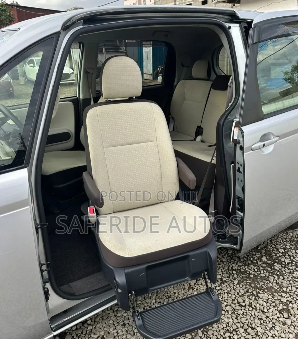 Toyota Sienta 2019 Silver