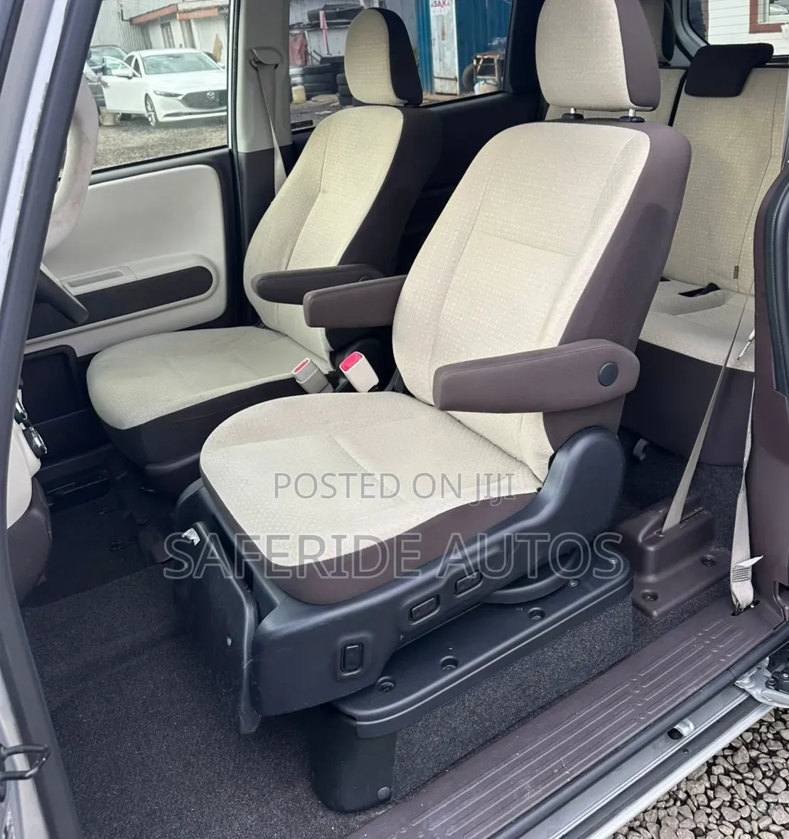 Toyota Sienta 2019 Silver