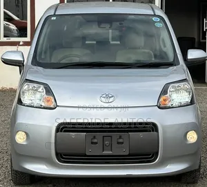 Toyota Sienta 2019 Silver