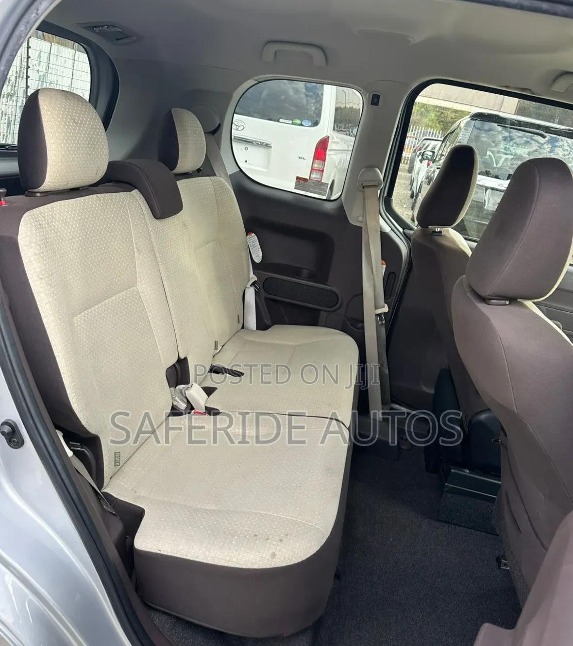 Toyota Sienta 2019 Silver