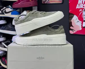 Adidas Labcourt Casual.