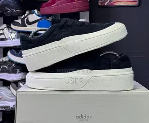 Adidas Labcourt Casual.