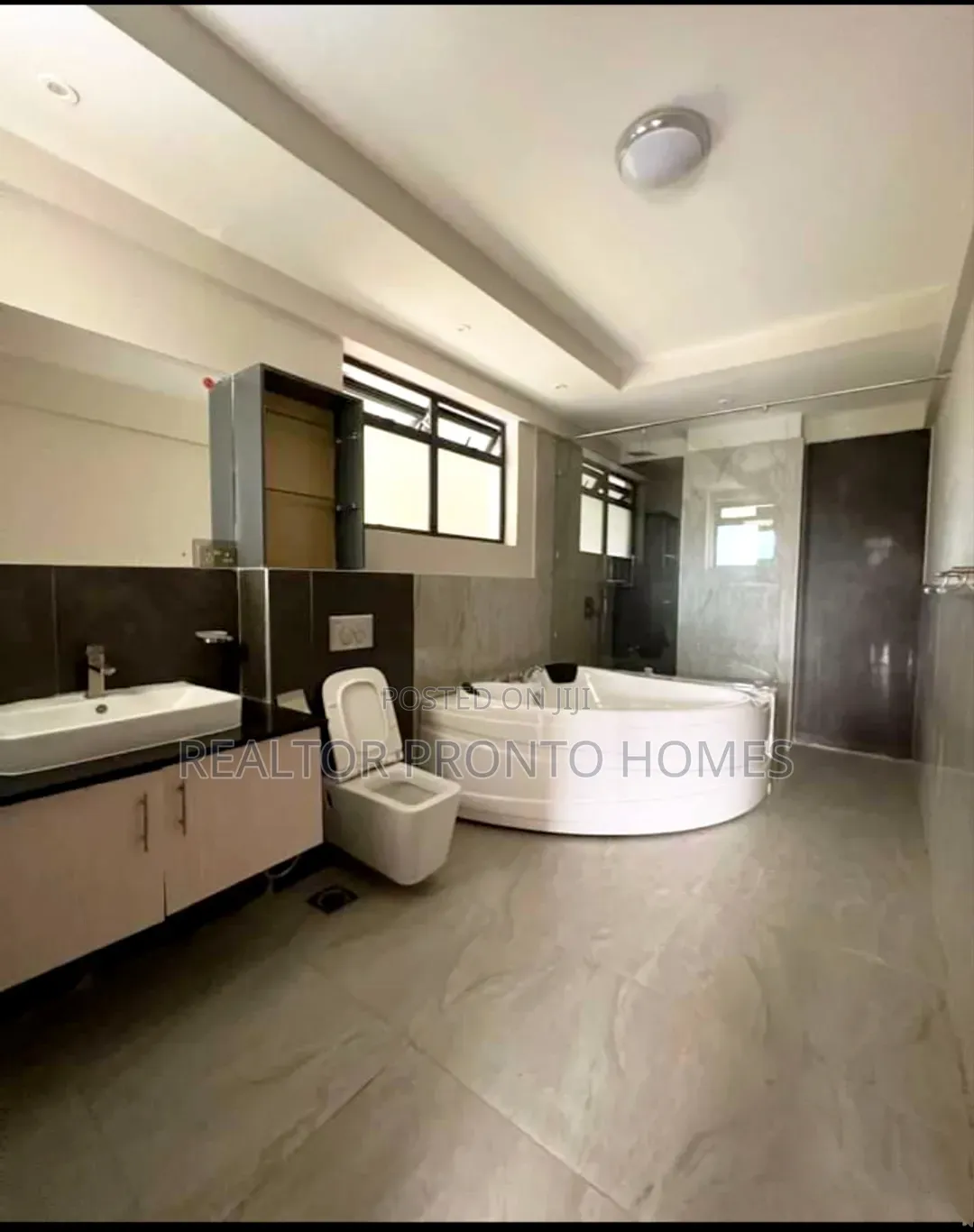 4bdrm Duplex in Riverside Drive for rent