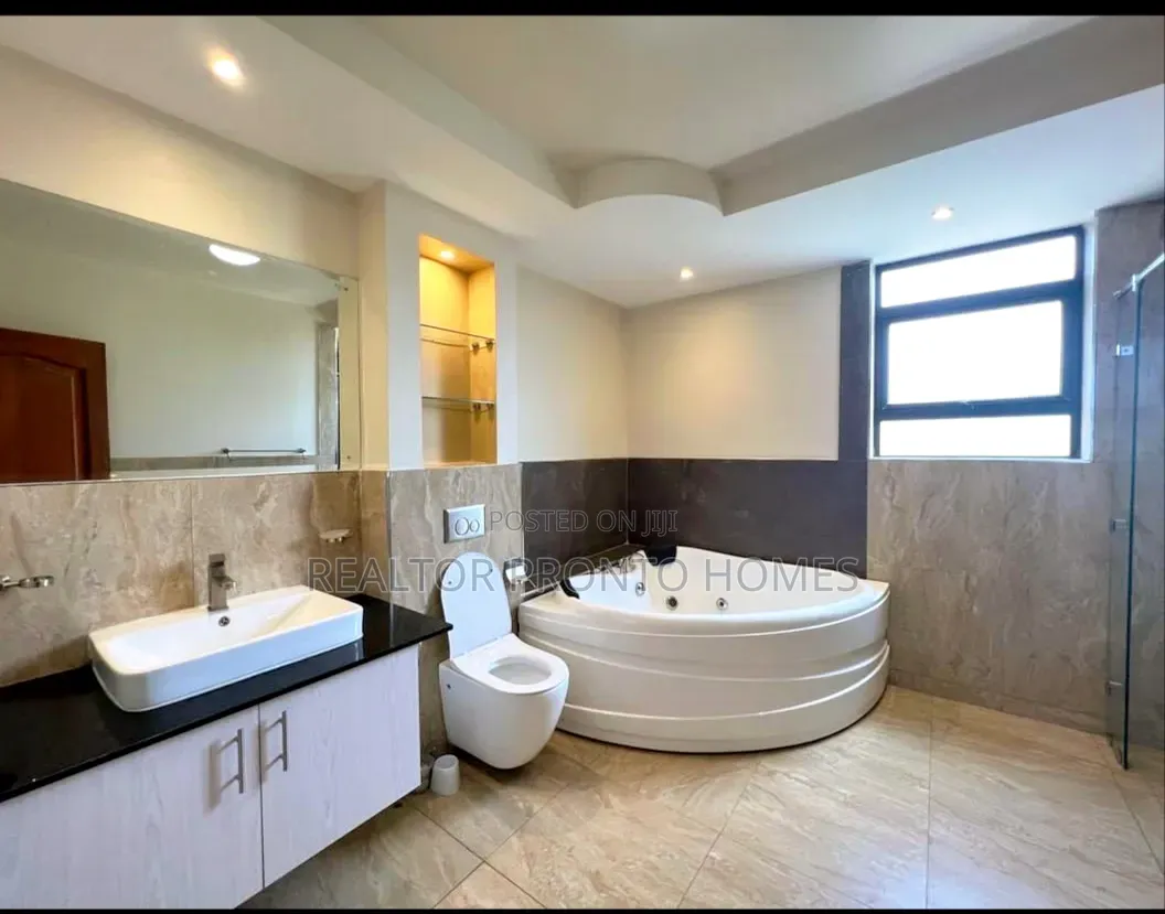 4bdrm Duplex in Riverside Drive for rent