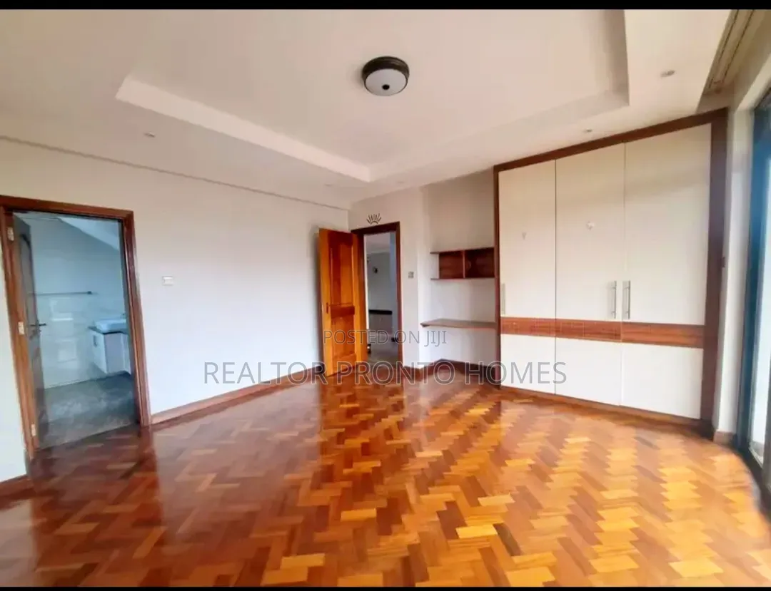 4bdrm Duplex in Riverside Drive for rent