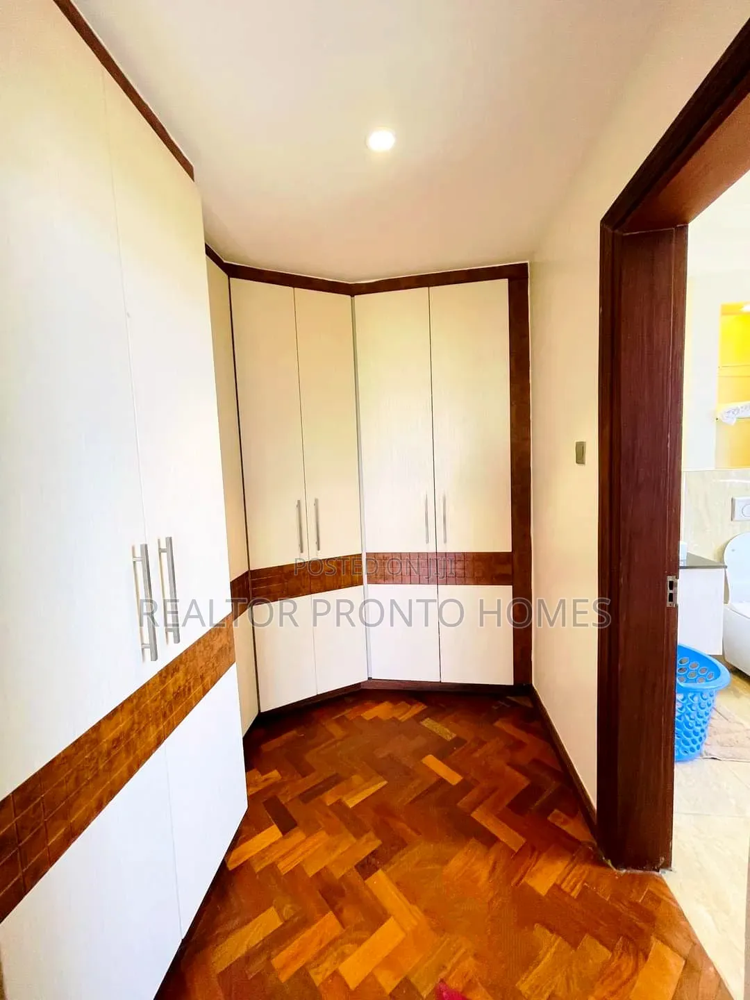 4bdrm Duplex in Riverside Drive for rent