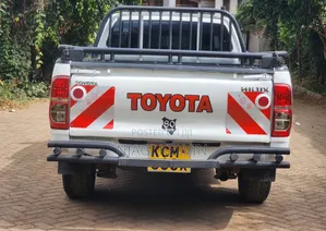 Toyota Hilux 2.5 D-4D SRX 2010 White