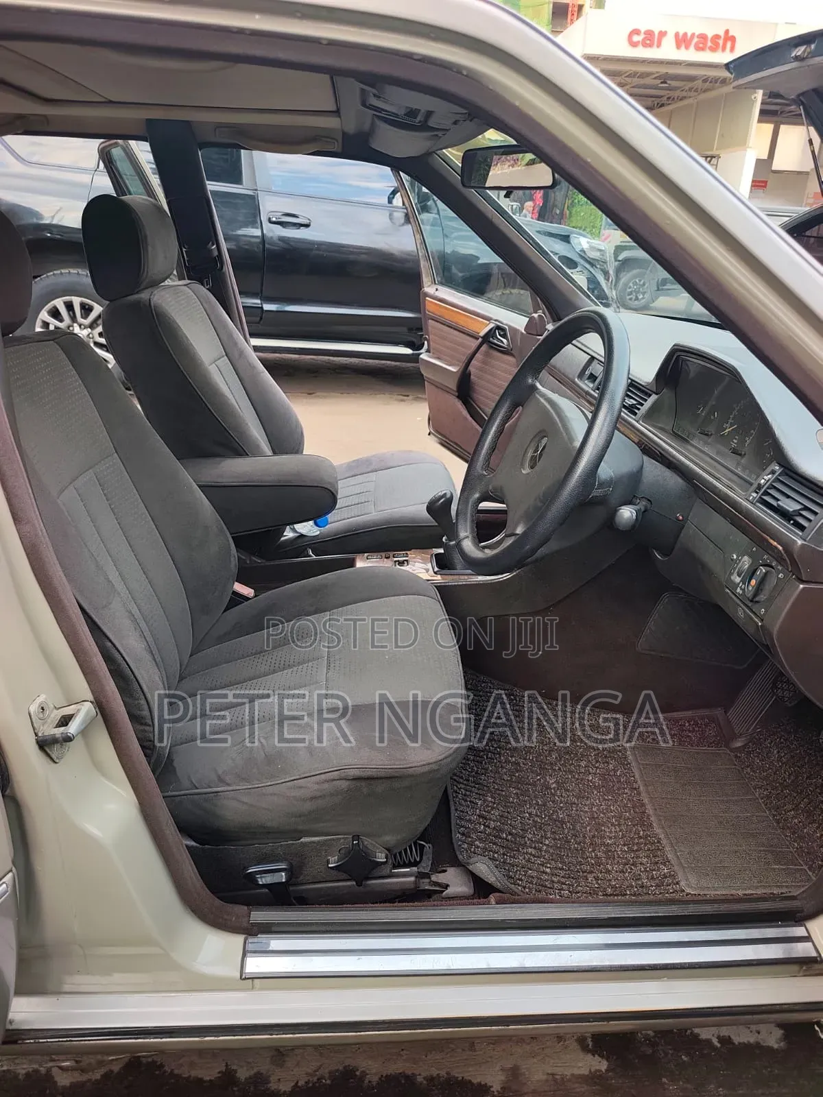 Mercedes-Benz W124 1993 Gold