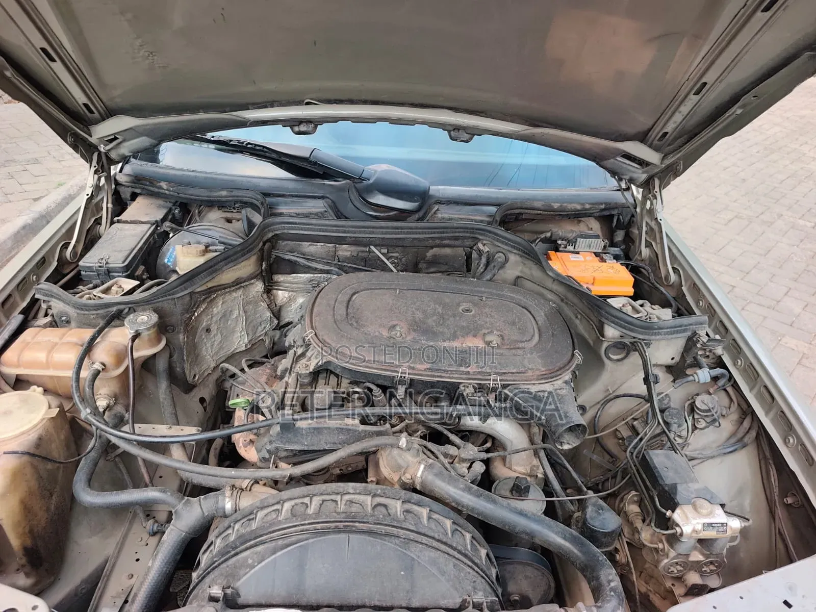 Mercedes-Benz W124 1993 Gold