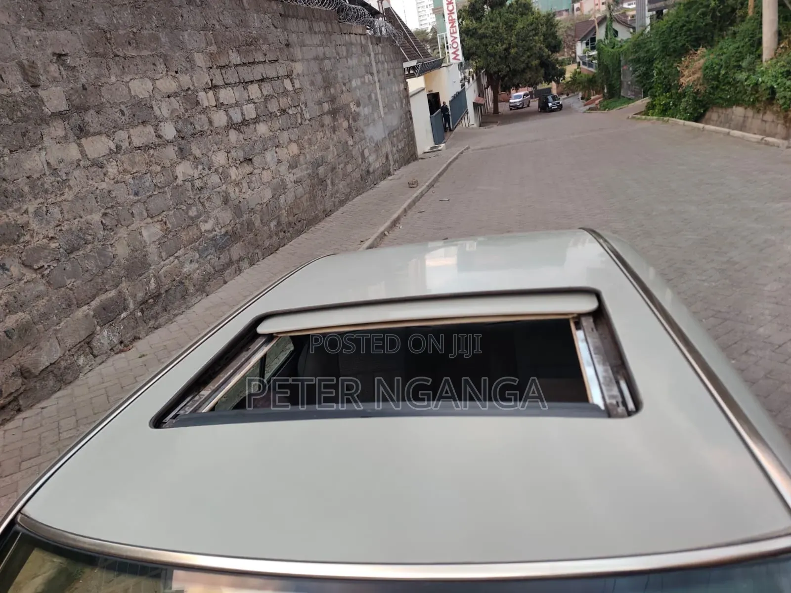 Mercedes-Benz W124 1993 Gold
