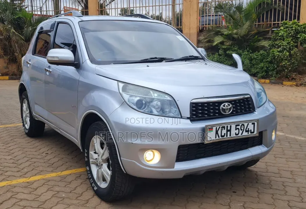 Toyota Rush 2010 Silver