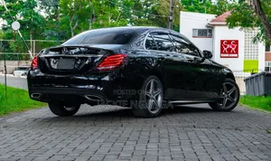 Mercedes-Benz C200 2016 Black
