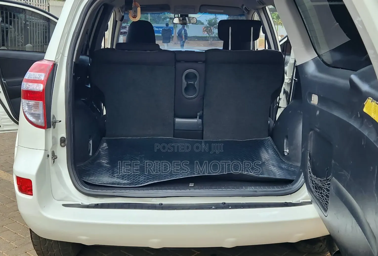 Toyota RAV4 2011 White