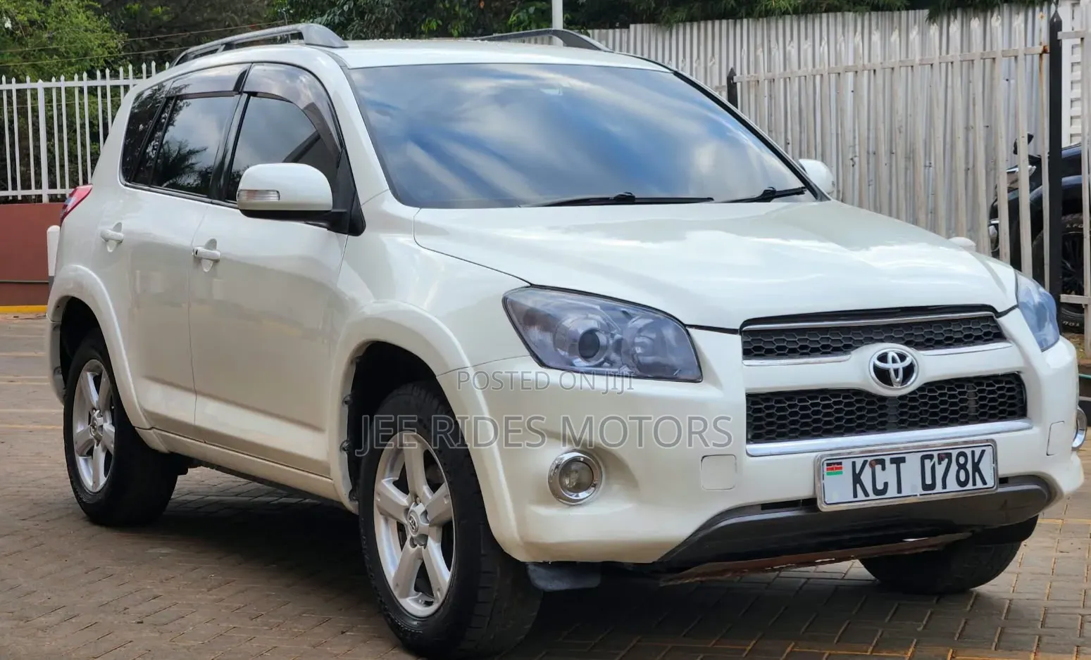Toyota RAV4 2011 White