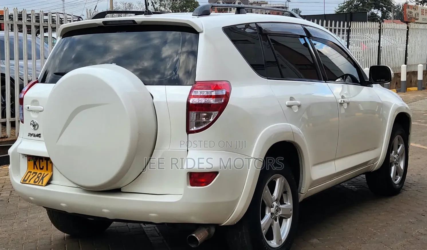 Toyota RAV4 2011 White