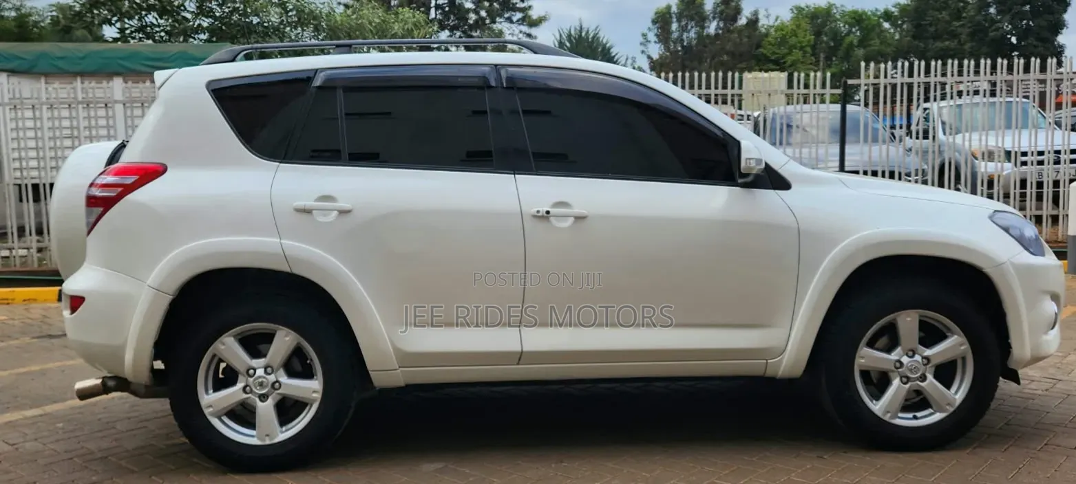 Toyota RAV4 2011 White