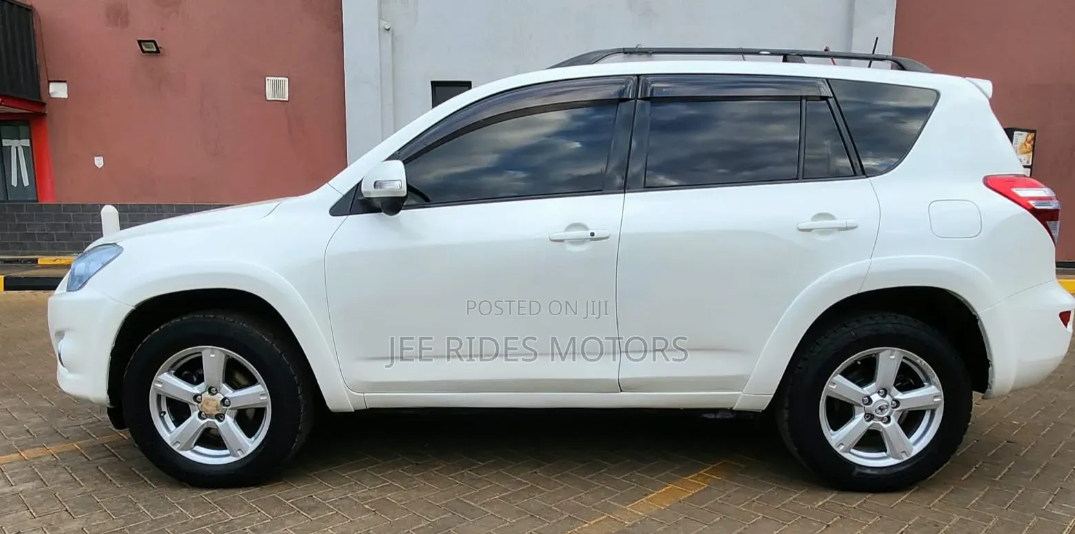Toyota RAV4 2011 White