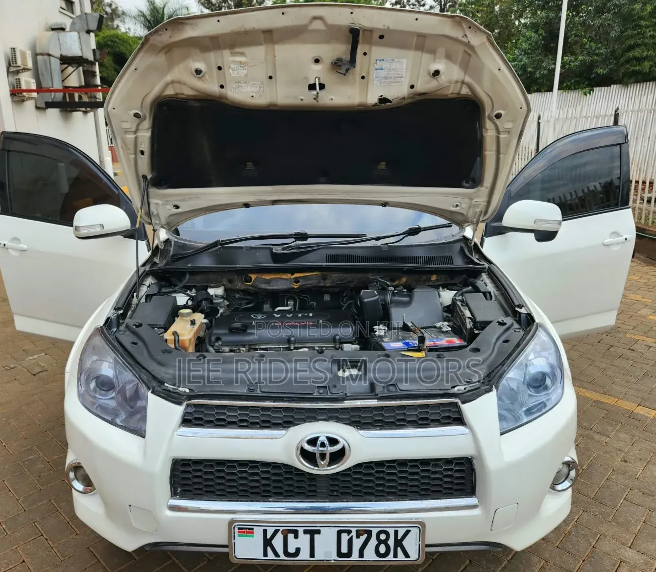 Toyota RAV4 2011 White