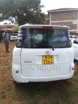Toyota Sienta 2010 White