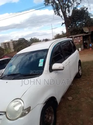 Toyota Sienta 2010 White