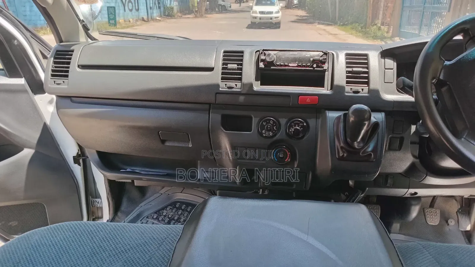 Toyota HiAce 2014 White