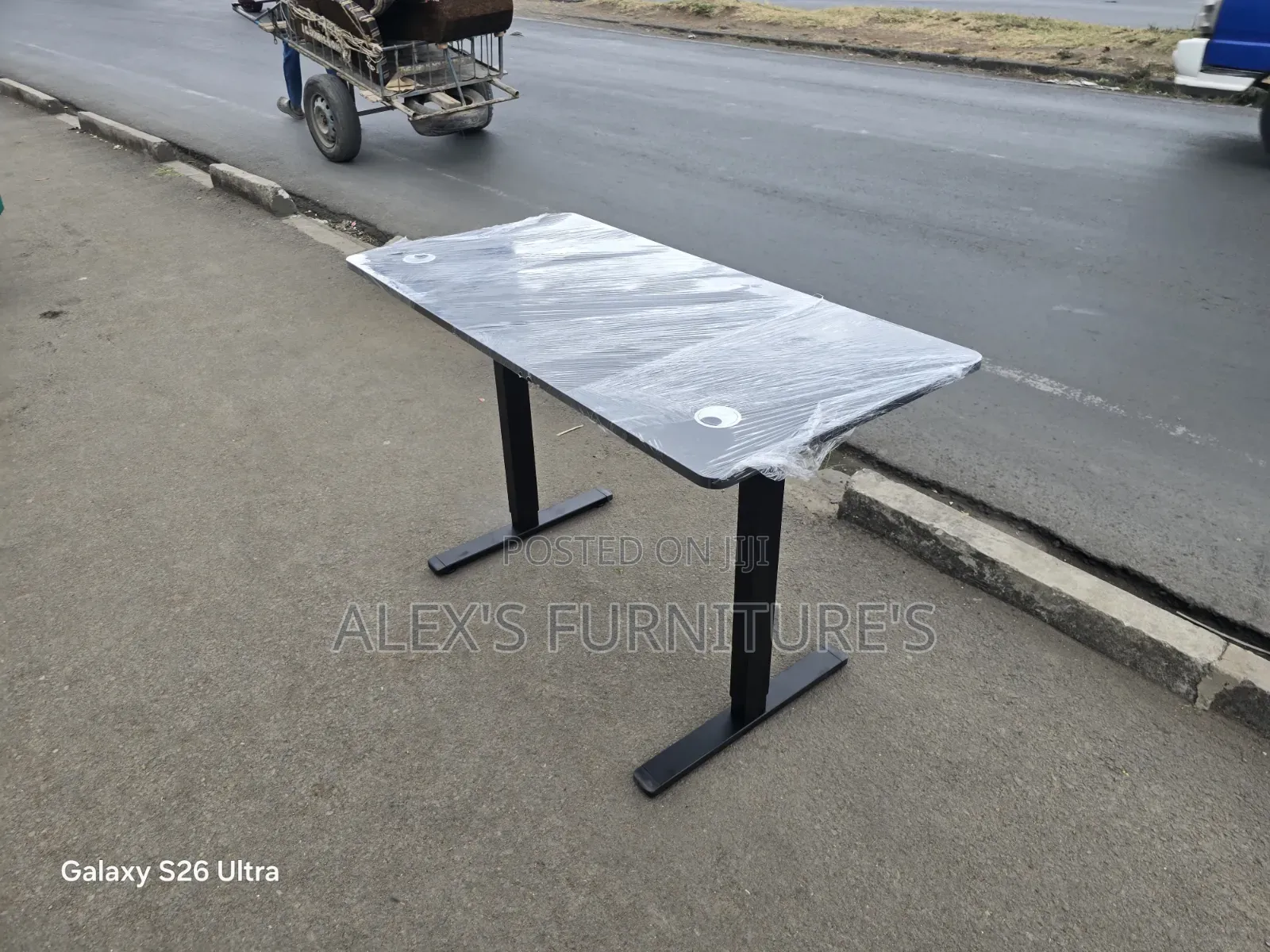 Electric Desk ●